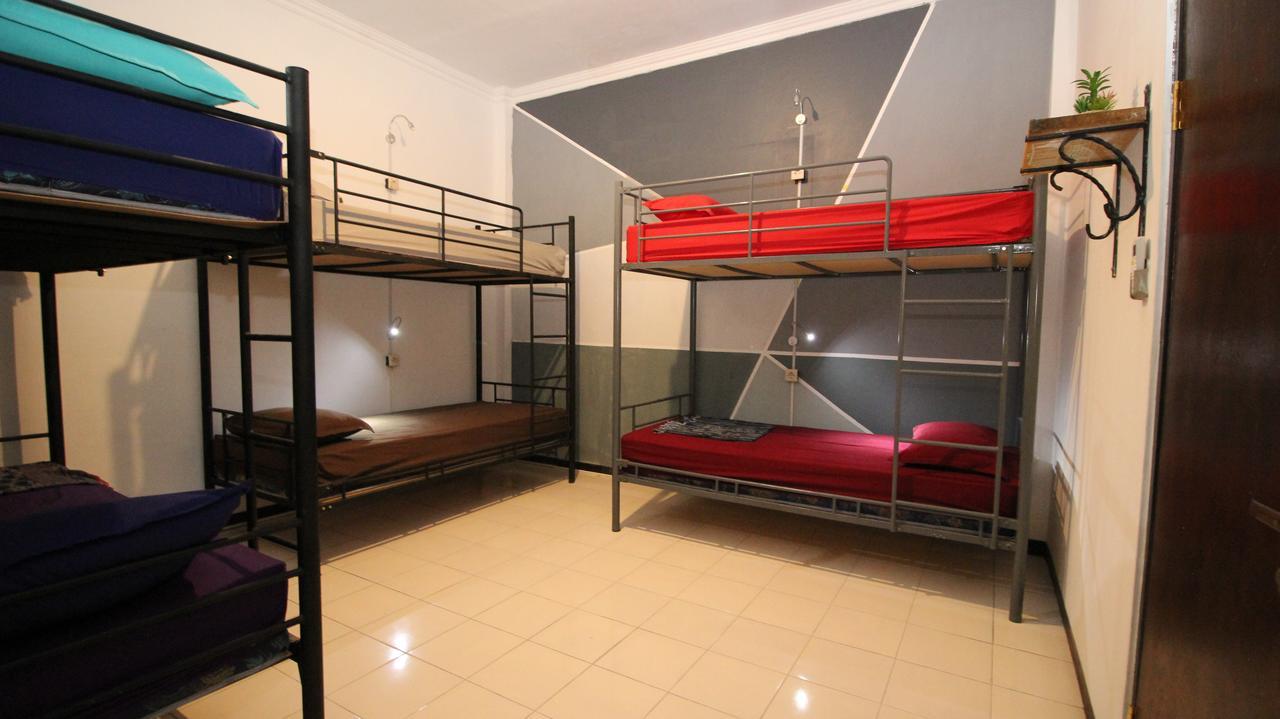 Hati Hati Albergue Yogyakarta Exterior foto