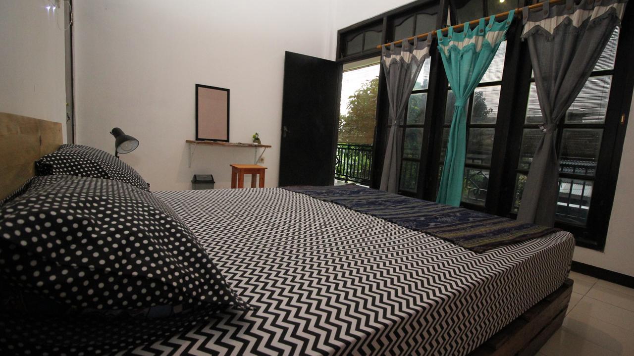 Hati Hati Albergue Yogyakarta Exterior foto