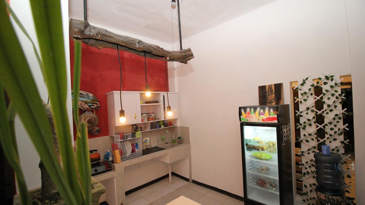 Hati Hati Albergue Yogyakarta Exterior foto